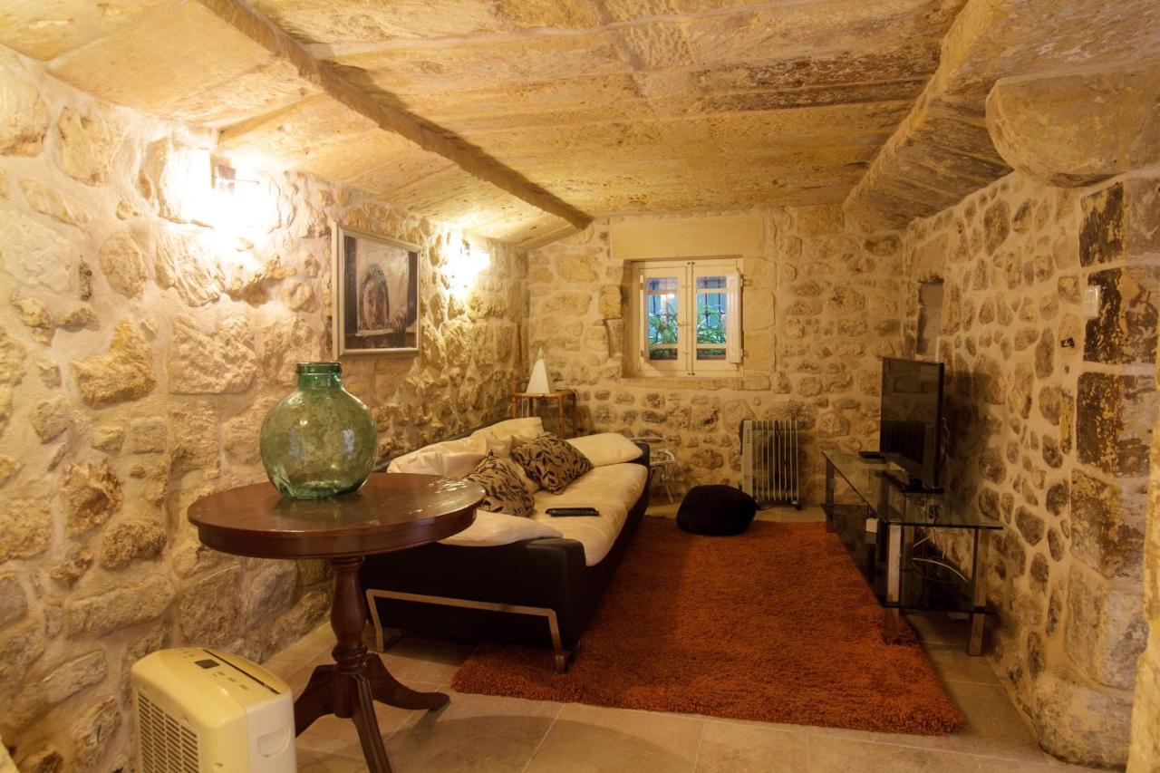 فيلا رباتفي Town House Steeped In History المظهر الخارجي الصورة